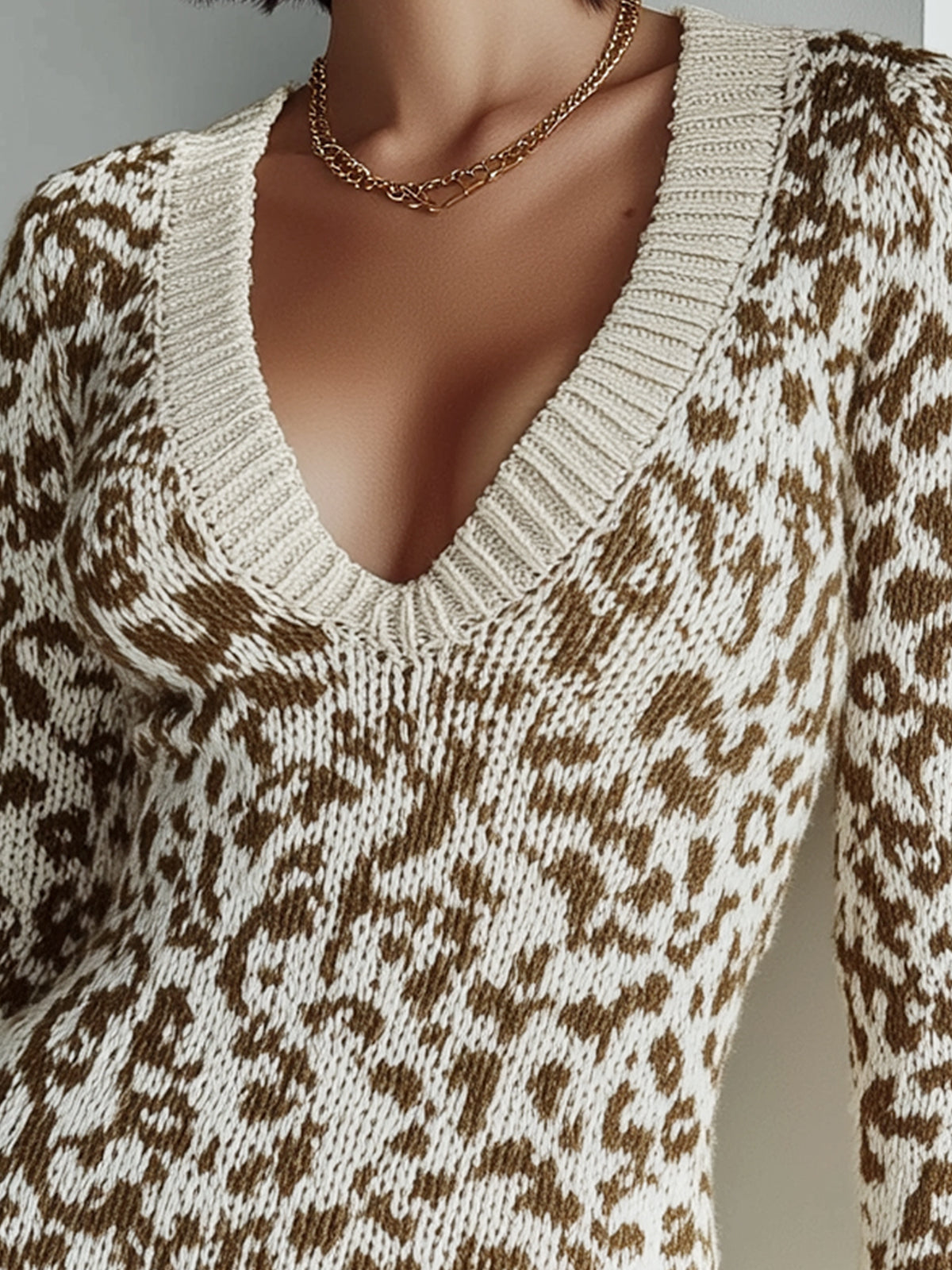 ElevenOra Casual Fashion V-neck Slim Long-sleeved Leopard Jacquard Knitted Bodycon Mini Dress