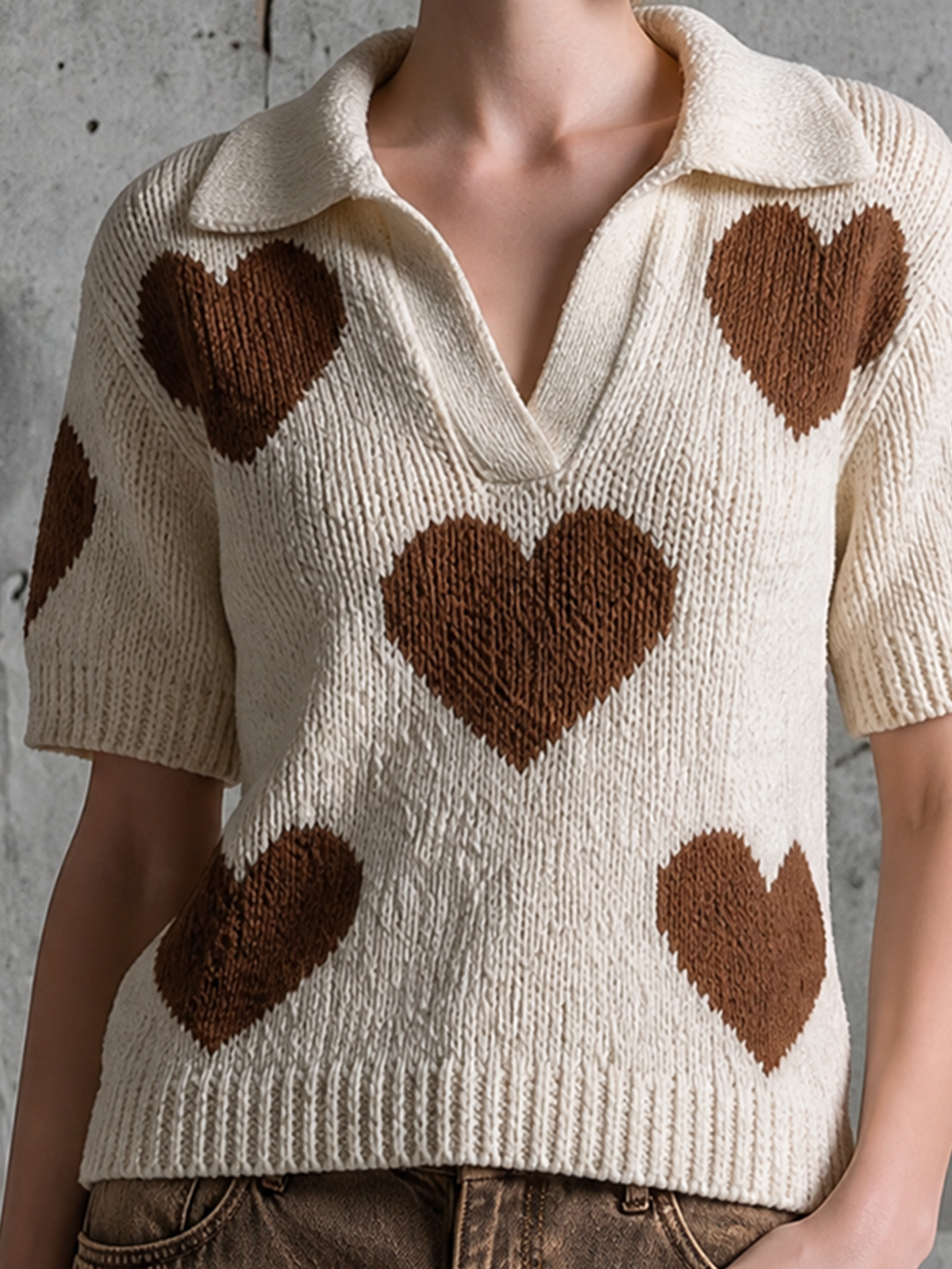 ElevenOra Chic Casual Off-White Lapel V-Neck Brown Heart Jacquard Short-Sleeve Loose-Fit Knit Sweater Top