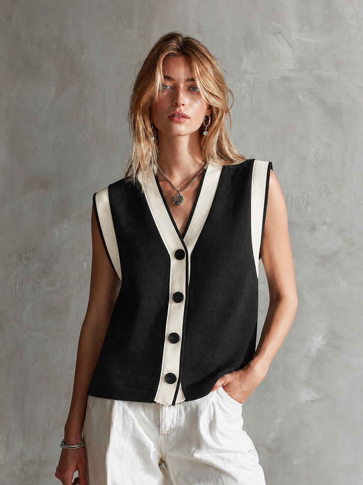 ElevenOra Chic Black-Cream Colorblock V-Neck Single-Breasted Loose-Fit Knit Vest Top