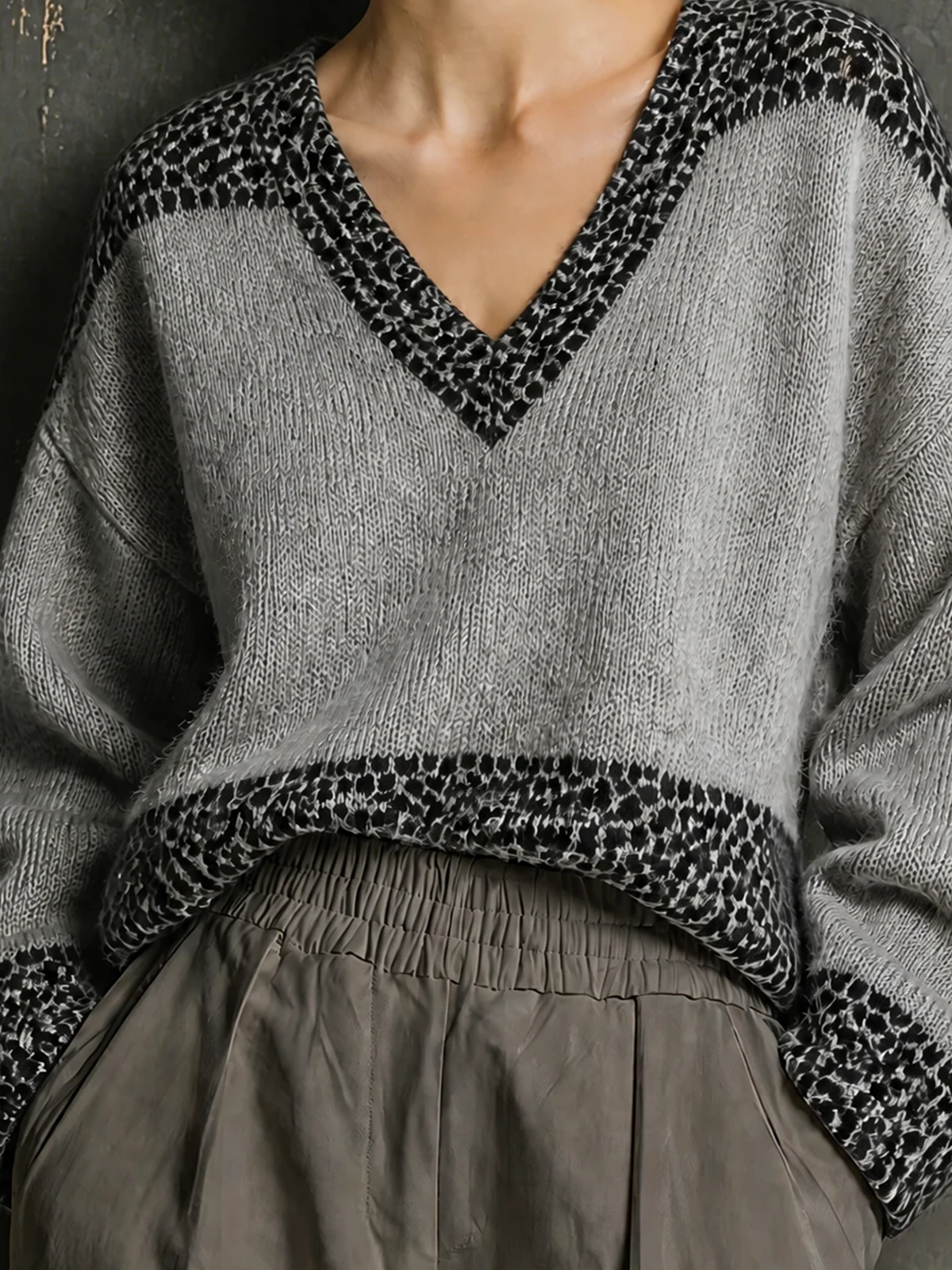 ElevenOra Chic Casual V-Neck Colorblock Leopard Trim Long Sleeve Loose-Fit Knit Sweater Top