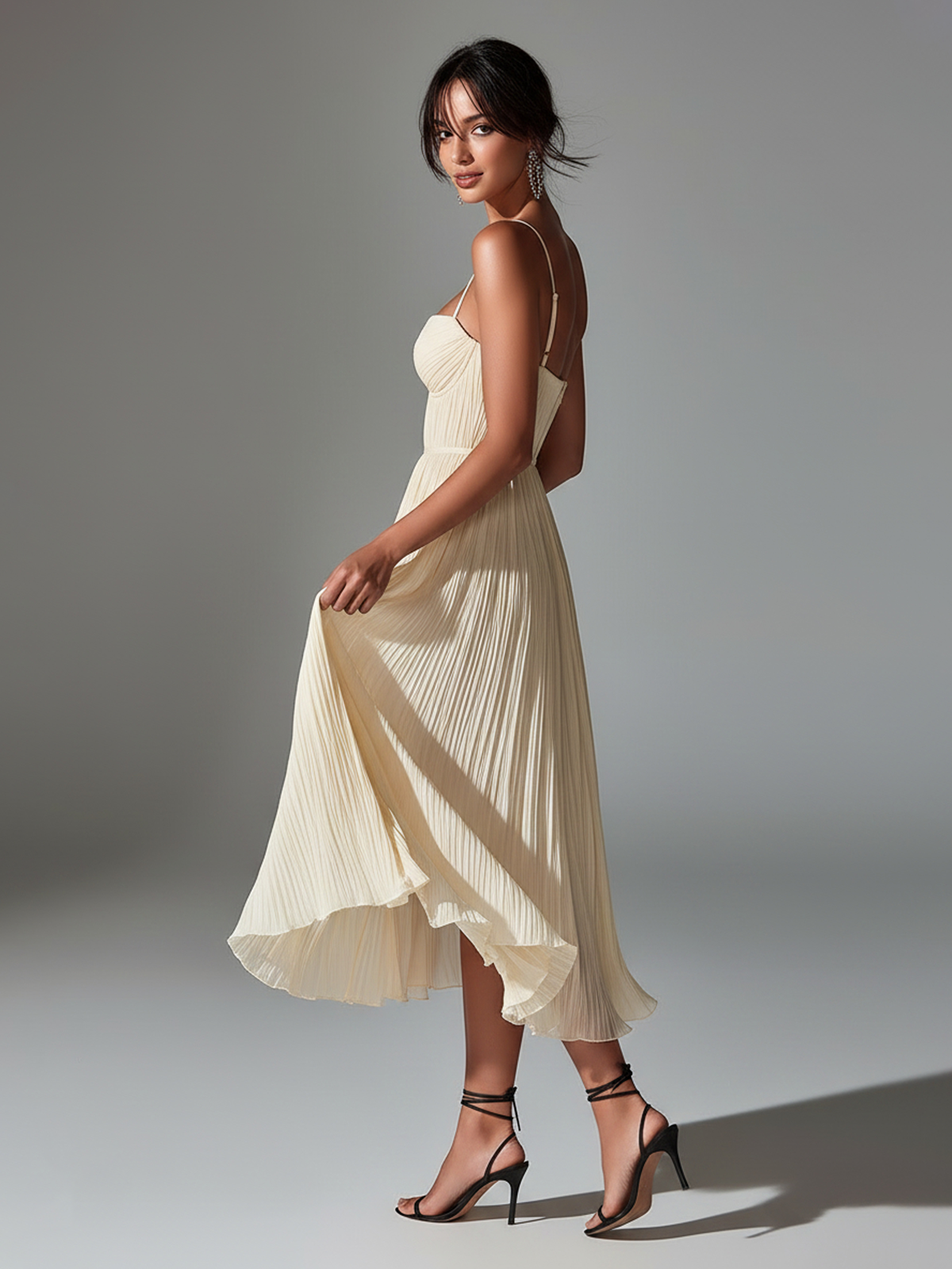 ElevenOra Chic Elegant Off-White Spaghetti Straps Sweetheart-Neck Sleeveless Slim-Fit A-Line Side-Slit Pleated Chiffon Midi Dress